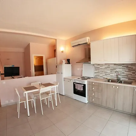 Ithaki Holidays * Frínion