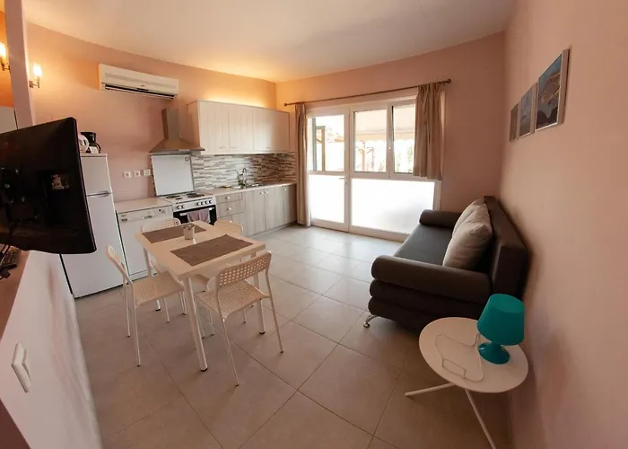 Ithaki Holidays Frínion